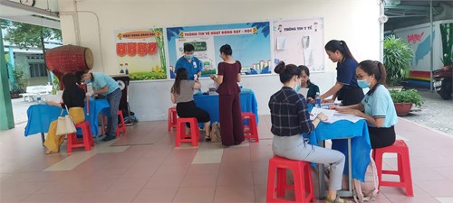 Công đoàn trường THCS Hùng Vương tổ chức khám sức khoẻ cho cán bộ, giáo viên, nhân viên